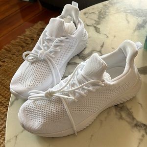 Never worn, lightweight sneakers - size 9